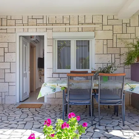 Guest house Perka Near