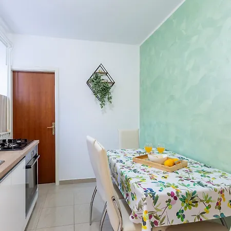 Perka Near בית הארחה פולה