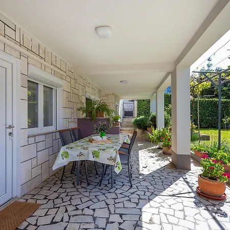 Konukevi Perka Near Pula