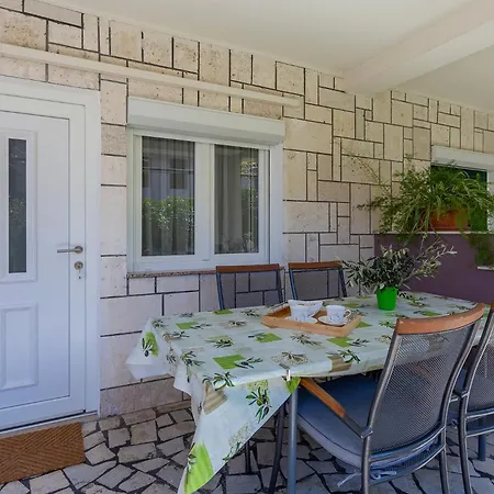 Perka Near Konukevi 3*