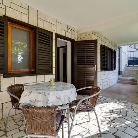 Guest house Perka Near 3*